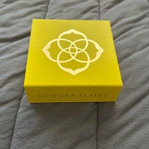 BRAND NEW SILVER KENDRA SCOTT NECKLACE